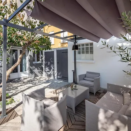 Apartment Lovely Little House With Private Garden In Paris